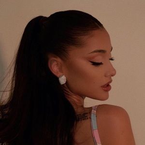 Meet your Posher, Amira